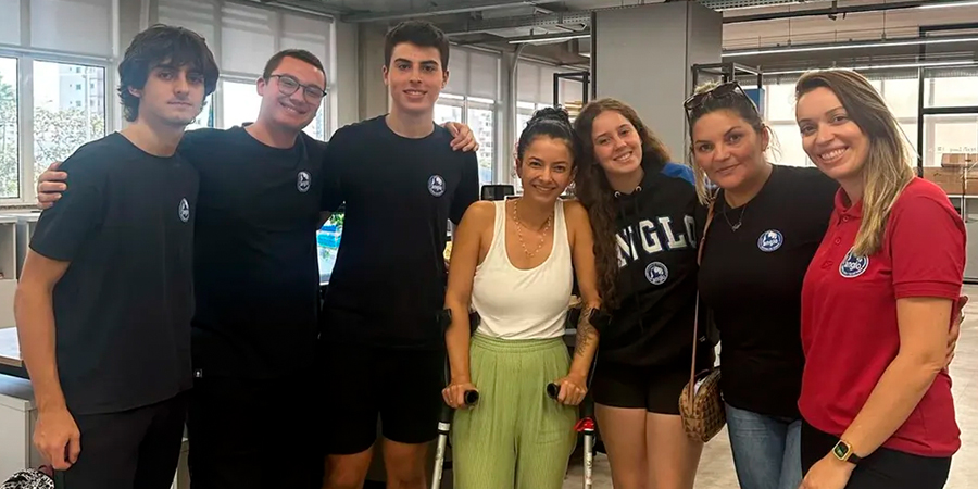 alunos em atividade diplomacy em inglês 